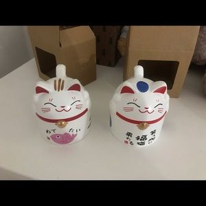 A pair of Fortune cat ceramic coffee mags